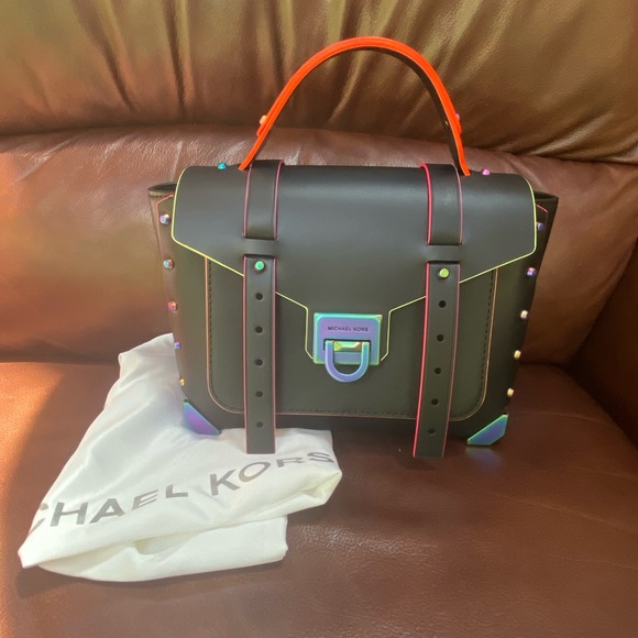 mk manhattan medium contrast